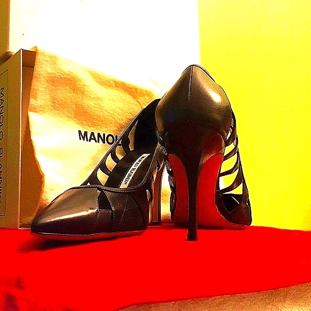 Manolo Blahnik Shoe - Picture 5 of 6